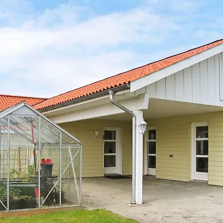 Four Bedroom Holiday In Sandhem * Stubbekøbing