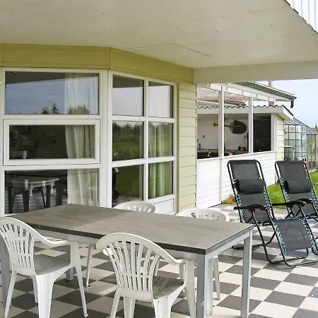 Four Bedroom Holiday In Sandhem *